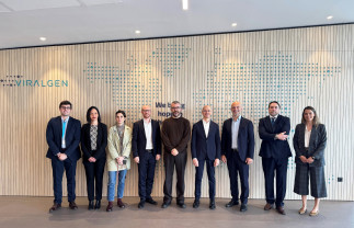 Visita del secretario de Estado de Sanidad, Javier Padilla, a la planta de Viralgen de San Sebastián.