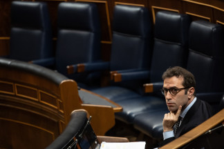 El ministro de Economía, Carlos Cuerpo, durante una sesión plenaria, en el Congreso de los Diputados, a 8 de mayo de 2025, en Madrid (España). El Congreso debate y vota hoy la convalidación o dero