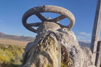 Pozo de agua abandonado, Montana, EE.UU. La medición de los gases disueltos en las aguas subterráneas puede ayudar a descubrir hidrógeno natural.