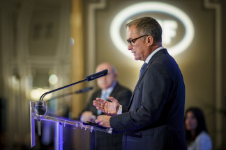 El presidente del Bundesbank, Joachim Nagel, interviene durante un desayuno informativo de Fórum Europa, en el Hotel Mandarin Ritz de Madrid, a 14 de mayo de 2025, en Madrid (España).