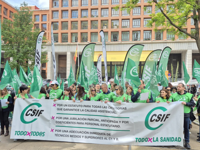 Imagen de la concentración frente al Ministerio de Sanidad.