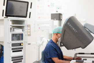 Robot quirúrgico Da Vinci instalado en el Hospital Universitario Ruber Juan Bravo.