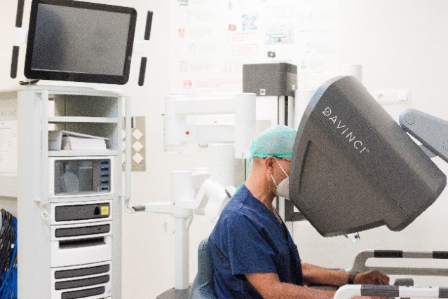 Robot quirúrgico Da Vinci instalado en el Hospital Universitario Ruber Juan Bravo.