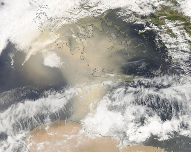 Una tormenta de polvo en el Mediterráneo, imagen del día de la NASA