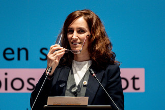 Archivo - La ministra de Sanidad, Mónica García, interviene durante la inauguración del encuentro 'Equidad en Salud y Principios Marmot', en el Ministerio de Sanidad, a 26 de marzo de 2025, en Madr