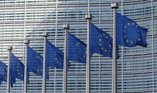 Archivo - Banderas de la Unión Europea (UE).