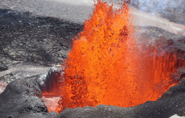Investigadores encontraron pequeños rastros del precioso metal rutenio con una composición isotópica anómala en lavas de Hawai.
