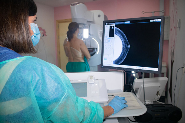 Archivo - [L Mmcc.Huvmr.Sspa] El Hospital Virgen Del Rocío Incorpora Un Nuevo Equipo De Mamografía Digital Con Tecnología 3D