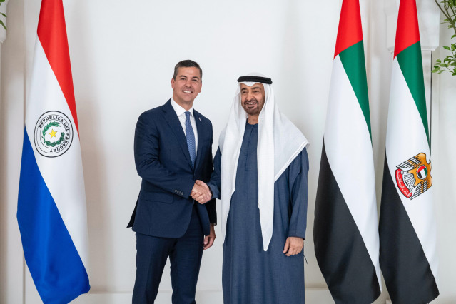 Santiago Peña se reúne con autoridades de Emiratos Árabes Unidos para atraer inversiones a Paraguay