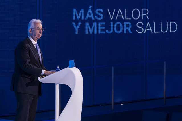 El presidente de SegurCaixa Adeslas insta al sector sanitario privado a unirse para abordar los desafíos.