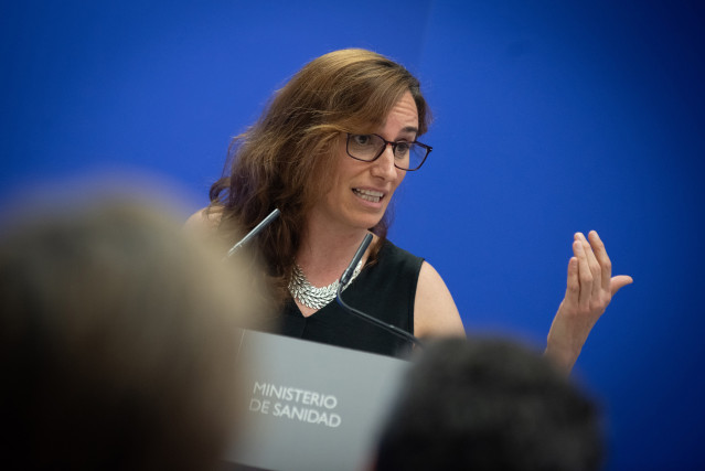 La ministra de Sanidad, Mónica García, inaugura el acto de presentación de la campaña de ITS 2025, en la sede del Ministerio, a 9 de junio de 2025, en Madrid (España). La campaña está dirigida a jóvenes y adolescentes y entre sus medidas, cuenta con la fi
