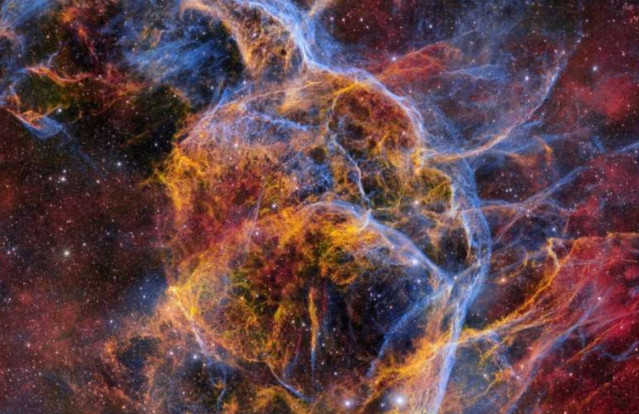 El remanente de supernova de Vela, los restos de una explosión de supernova a 800 años luz de la Tierra en la constelación austral de Vela,