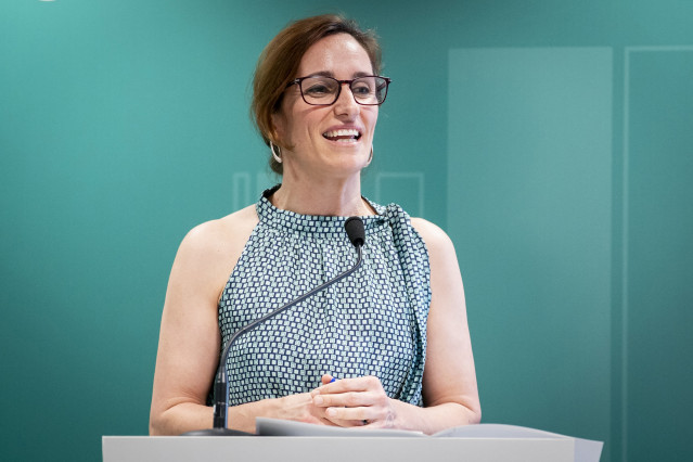 La ministra de Sanidad, Mónica García, interviene durante la inauguración de la nueva sede de MSD en España, a 5 de junio de 2025, en Madrid (España). El gigante estadounidense MSD se ha instalado en un cuartel general en España al Edificio Botanic, propi