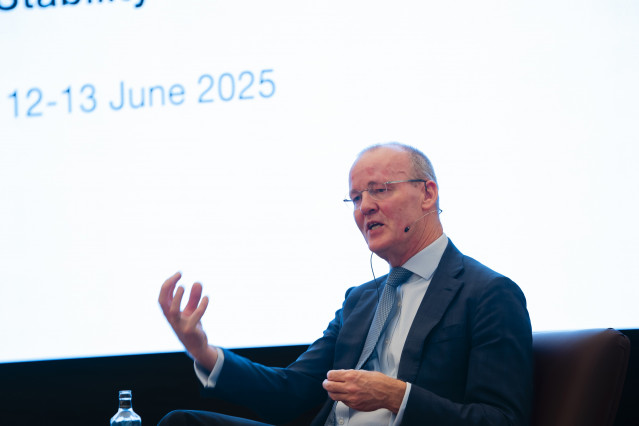 El presidente del Banco de los Países Bajos, Klaas Knot, durante la quinta Conferencia de Estabilidad Financiera, en la sede del Banco de España, a 12 de junio de 2025, en Madrid (España). El encuentro se celebra los días 12 y 13 de junio, organizado por