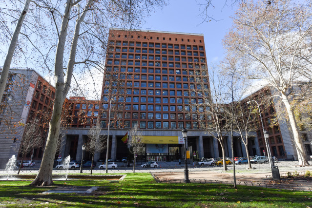 Archivo - Fachada de la sede del Ministerio de Sanidad, a 5 de enero de 2024, en Madrid (España). La Casa Sindical es un edificio ubicado en el Paseo del Prado en Madrid. Es la sede tradicional del Ministerio de Sanidad. Recientemente, también alberga al