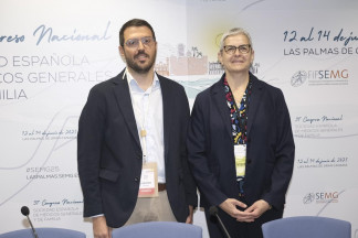 Participantes en la mesa debate 'Exposoma y Envases: disruptores endocrinos, seguridad química y el valor del vidrio', en el Congreso Nacional de la SEMG.
