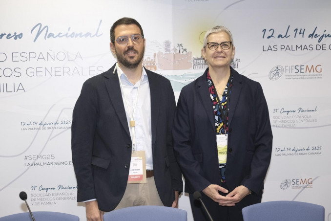 Participantes en la mesa debate 'Exposoma y Envases: disruptores endocrinos, seguridad química y el valor del vidrio', en el Congreso Nacional de la SEMG.