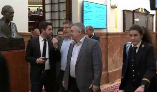 Santos Cerdau0301n formaliza su renuncia al escanu0303o