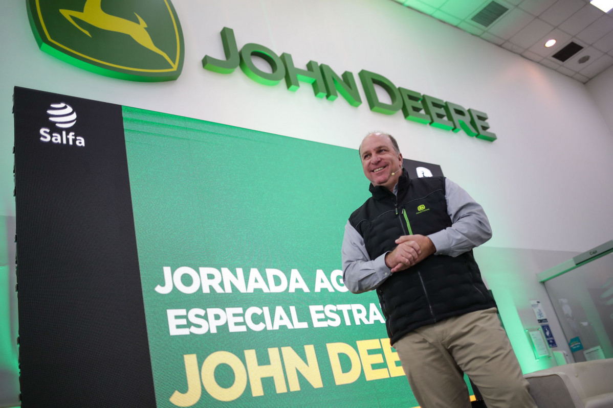 Antonio Carrera, John Deere