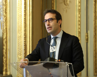 El ministro de Economía, Comercio y Empresa, Carlos Cuerpo, interviene durante la inauguración de una jornada sobre las cláusulas de suspensión de deuda, en Casa de América, a 2 de junio de 2025,