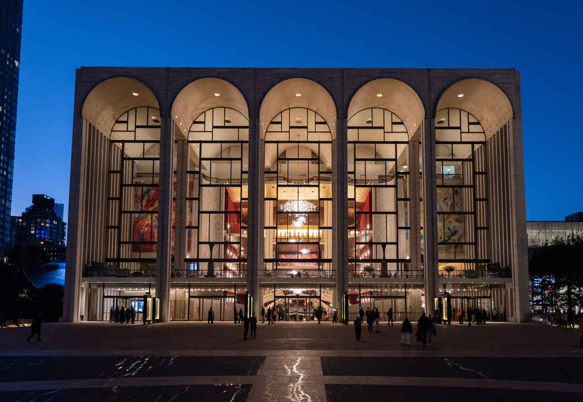 2. Met Opera JonathanTichler (1)