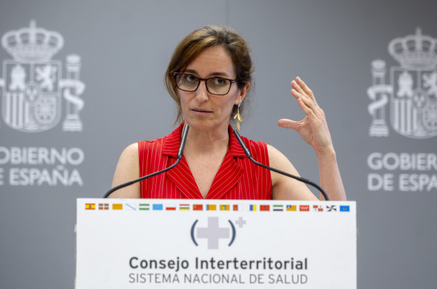 La ministra de Sanidad, Mónica García, durante una rueda de prensa tras la reunión del Consejo Interterritorial del Sistema Nacional de Salud (CISNS), en la sede del Ministerio, a 18 de junio de 2025, en Madrid (España). En el pleno del CISNS participan l