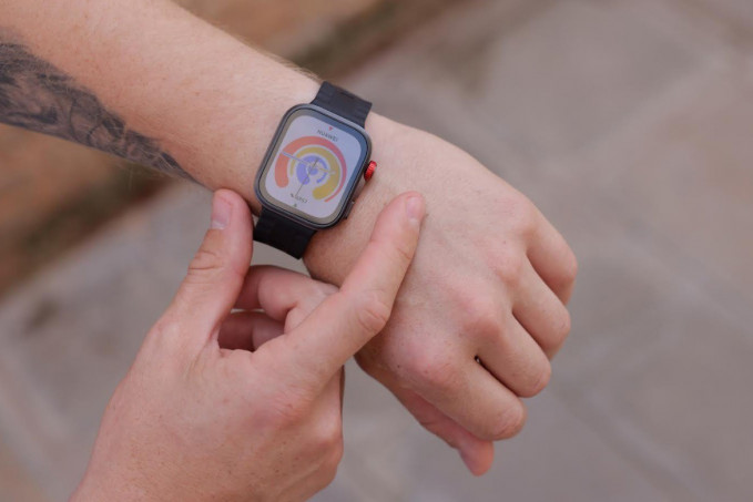 Reloj de la serie Watch Fit 4 en el Activity Rings Venice Challenge