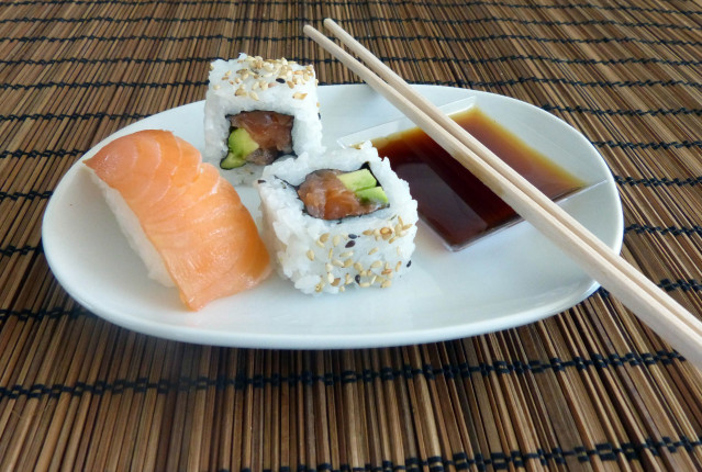Archivo - Piezas de sushi.