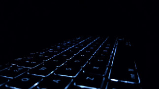 Recurso de teclado de ordenador retroiluminado