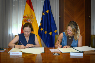 (I-D): Eloísa del Pino, presidenta del CSIC, y Marta Moreno, vicepresidenta de la Fundación AstraZeneca y directora de Asuntos Corporativos y Acceso al Mercado de AstraZeneca España.