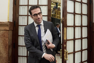 El ministro de Economía, Carlos Cuerpo, durante un pleno en el Congreso de los Diputados, a 25 de junio de 2025, en Madrid (España).  La sesión de control está marcada por la ofensiva del PP contr