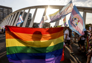 Cientos de personas durante la manifestación del Orgullo LGTBI+, a 28 de junio de 2025, en Valencia, Comunidad Valenciana (España). La marcha está organizada con motivo del Día del Orgullo, y ha s