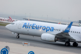 Archivo - Un avión de la aerolínea AirEuropa