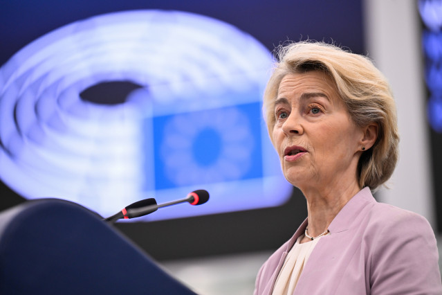 La presidenta de la Comisión Europea, Ursula von der Leyen, en su intervención durante un debate en el pleno del Parlamento Europeo en Estrasburgo (Francia).