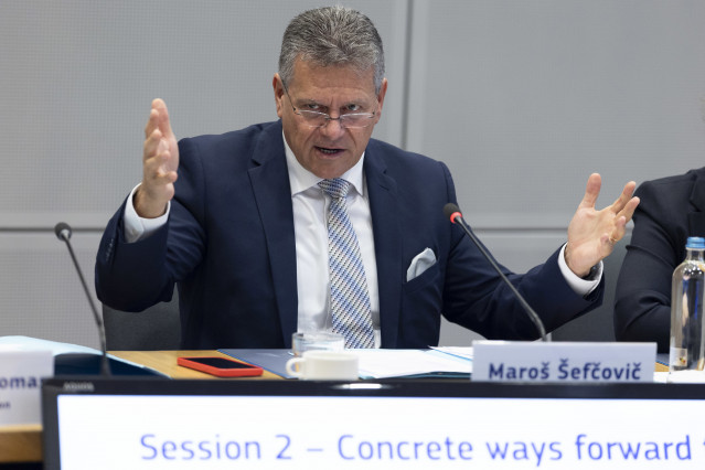 El comisario de Comercio y Seguridad Económica, Maros Sefcovic, interviene en una conferencia.