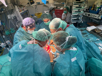 Cirugía ortopédica oncológica realizada a un paciente pediátrico, pionera en Europa.
