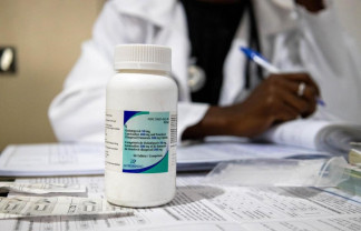 Imagen de recurso de medicamentos antirretrovirales proporcionados a pacientes con VIH en una clínica de MSF en Cabo Delgado, Mozambique.