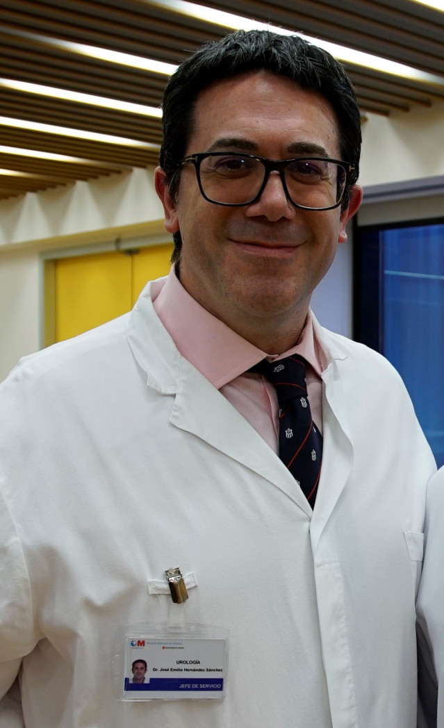 Archivo - El doctor José Emilio Hernández Sánchez, jefe del Servicio de Urología del Hospital Universitario General de Villalba, en Madrid.
