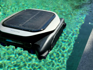 El robot solar Dreame J1 para la limpieza de la superficie de la piscina