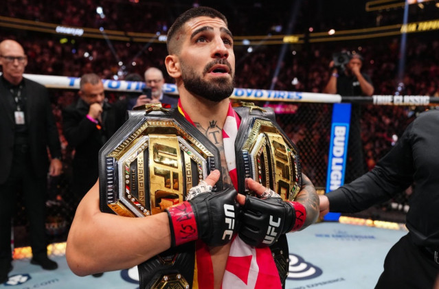 Archivo - Ilia Topuria noquea a Oliveira y logra su segundo cinturón de la UFC.