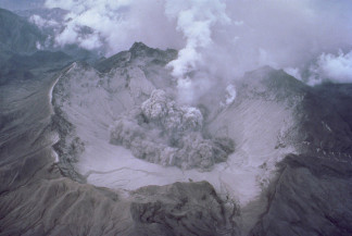 Archivo - Cráter del Monte Pinatubo
