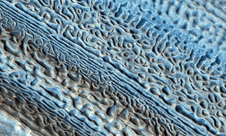 Un ejemplo del terreno de 'coral-cerebro' de Marte capturado por la cámara HiRISE a bordo del Mars Reconnaissance Orbiter.