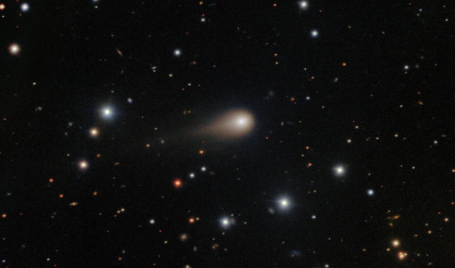 Cola creciente del cometa interestelar 3I/ATLAS