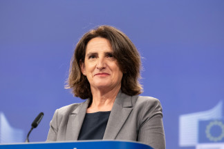 Archivo - La vicepresidenta de la Comisión Europea, Teresa Ribera, durante una rueda de prensa en Bruselas.