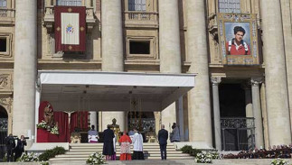 EuropaPress 6938870 papa leon xiv canonizacion carlo acutis plaza san pedro vaticano septiembre