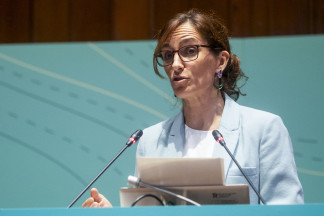 La ministra de Sanidad, Mónica García, interviene durante la inauguración de la jornada 'Prevención Integral del Suicidio: territorio y comunidad', en la sede del Ministerio, a 10 de septiembre de