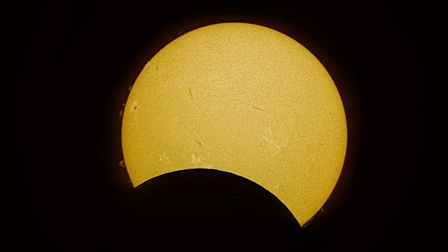 Archivo - Imagen en H-alpha del eclipse solar parcial del 29 de marzo de 2025 obtenida desde el Observatorio del Teide (Tenerife), a las 10:03 (hora canaria) aproximadamente