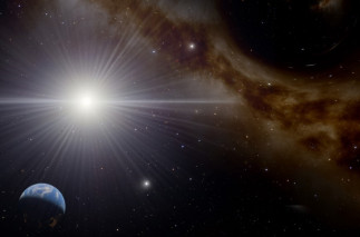 Ilustración que muestra un pequeño agujero negro dentro de nuestra galaxia, la Vía Láctea (arriba a la derecha), que podría emitir una explosión de partículas energéticas debido a la radiació