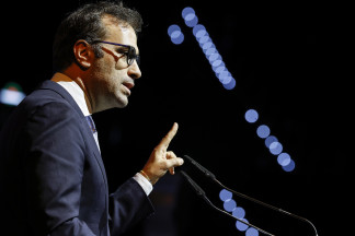 El ministro de Economía, Comercio y Empresa, Carlos Cuerpo, interviene durante la Noche de la Economía Valenciana en el Roig Arena, a 17 de septiembre de 2025, en Valencia, Comunidad Valenciana (Esp