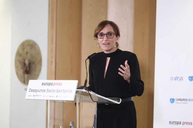 La ministra de Sanidad Mónica García, durante un Desayuno Socio-Sanitario organizado por Europa Press, en el Hotel Hyatt Regency Hesperia Madrid, a 22 de septiembre de 2025, en Madrid (España).